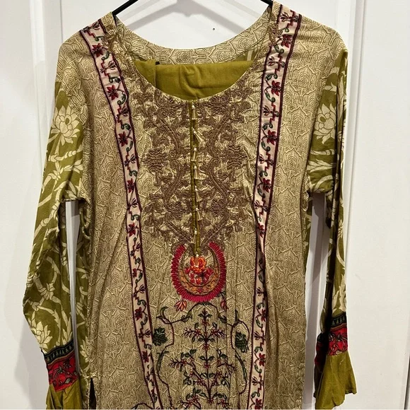 Lime green three piece salwar kameez - Picture 2 of 7